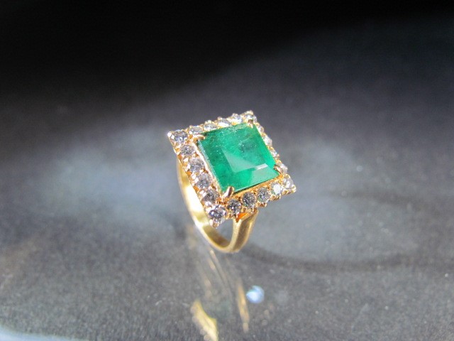 18ct yellow gold Emerald and Diamond Ring. Approx size M - Image 3 of 6