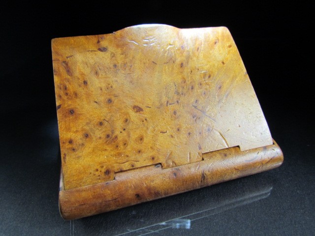 Walnut cigarette/ snuff box - Image 2 of 4