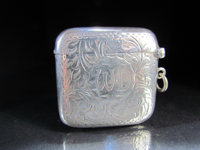 Birmingham hallmarked silver Vesta case. Marked WD to front. Approx weight - 28.5g