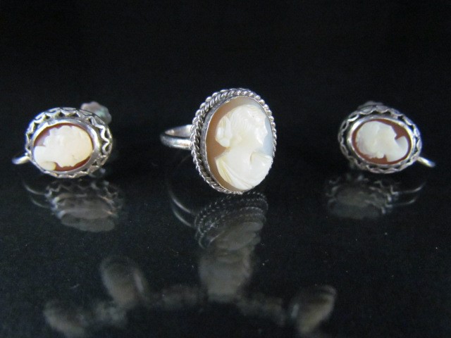 Shell Cameo jewellery set. Comprising of Ring, earring and necklace set - Image 2 of 7