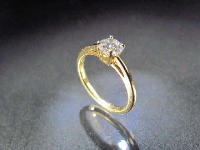 18ct hallmarked yellow gold Diamond ring. Brilliant cut Diamond, weight 0.5ct, Colour I, Clarity - Image 4 of 5