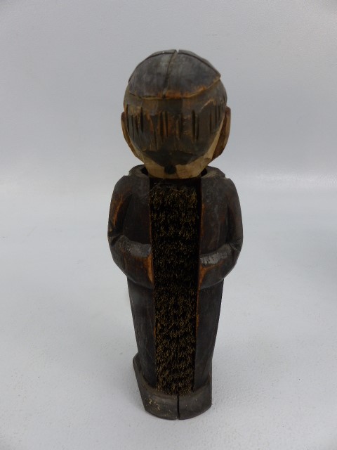 Antique carved wooden man in the form of a brush holder and a vintage camera ' No2 Cartridge Hawk- - Image 4 of 4