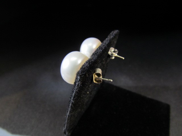 Cultured Pearl stud earrings. - Image 3 of 3