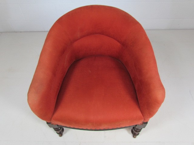 Small antique tub chair in red upholstery on turned wooden legs - Image 2 of 4