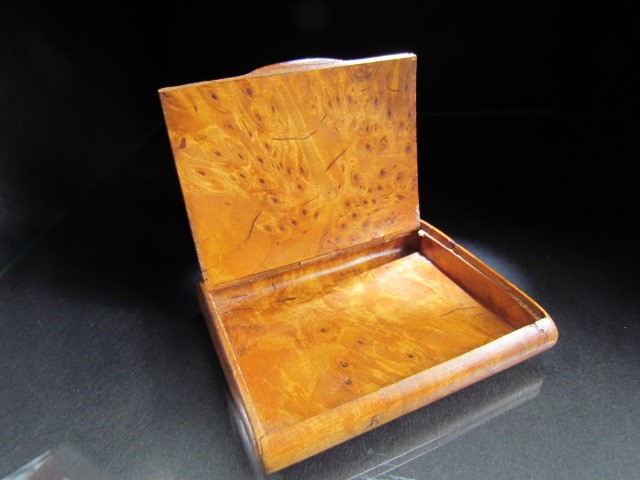 Walnut cigarette/ snuff box - Image 3 of 4