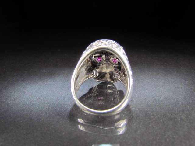 Unusual silver Skull ring set with ruby coloured eyes - Image 3 of 6