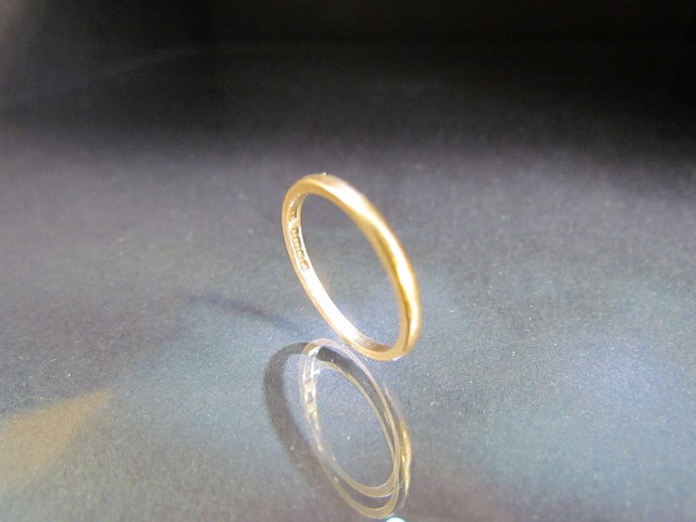 22ct ladies Gold ring (weight approx 2g) - Image 2 of 3