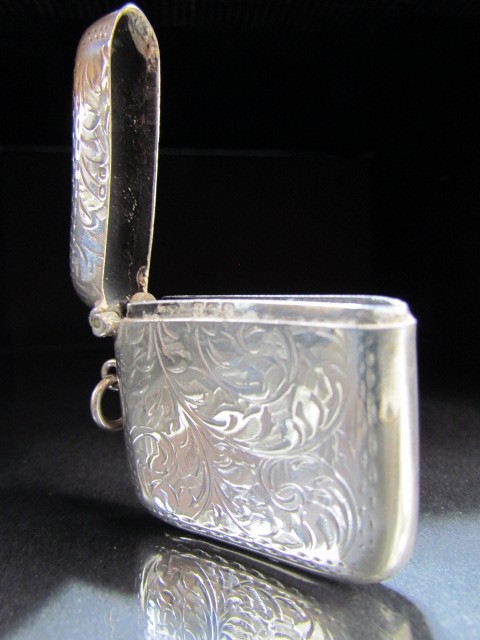 Birmingham hallmarked silver Vesta case. Marked WD to front. Approx weight - 28.5g - Image 3 of 5