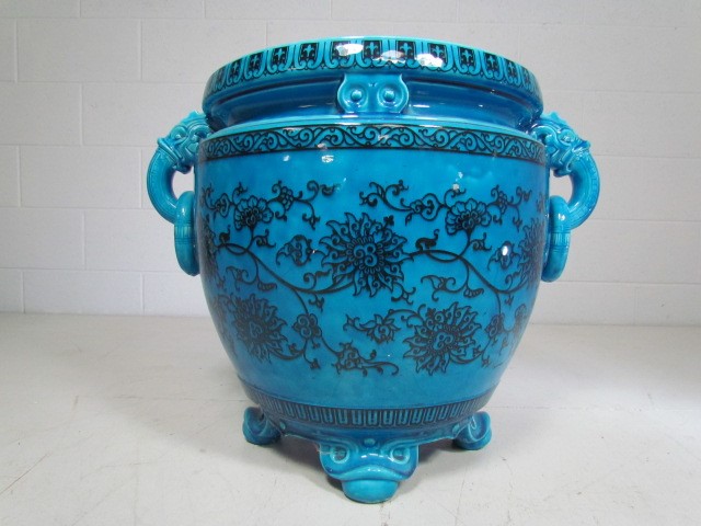 Oriental Blue large Jardiniere with Carp fish head handles holding loops. The outer bowl decorated - Image 2 of 5