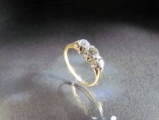 18ct yellow gold Vintage Trilogy ring with three Diamonds in a platinum setting