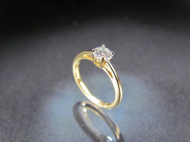 18ct hallmarked yellow gold Diamond ring. Brilliant cut Diamond, weight 0.5ct, Colour I, Clarity - Image 3 of 5