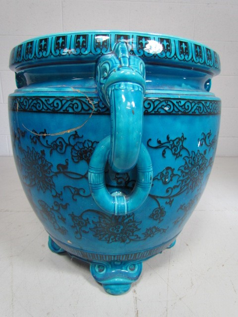 Oriental Blue large Jardiniere with Carp fish head handles holding loops. The outer bowl decorated - Image 3 of 5