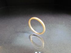 22ct ladies Gold ring (weight approx 2g)