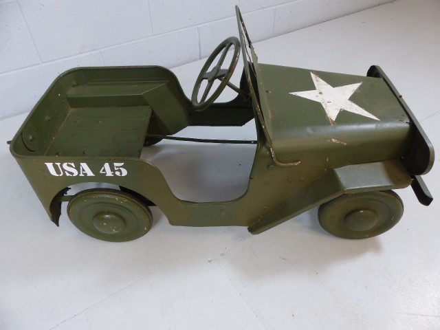 An old Tri-ang tin plate pedal car, in the form of an American Willys jeep. 1950's. - Image 3 of 6