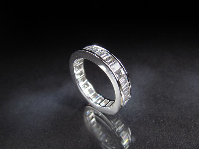 18ct White Gold full Eternity ring of approx 2cts. Approx weight - 5.3g UK - O - Image 2 of 5