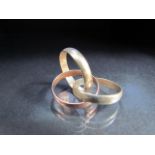 9ct three coloured three ring Gold ring (weight approx 6.9g)