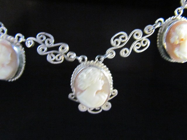 Shell Cameo jewellery set. Comprising of Ring, earring and necklace set - Image 3 of 7