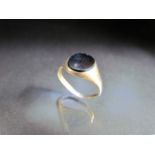 9ct gold signet ring with onyx stone (total weight approx 2.3)