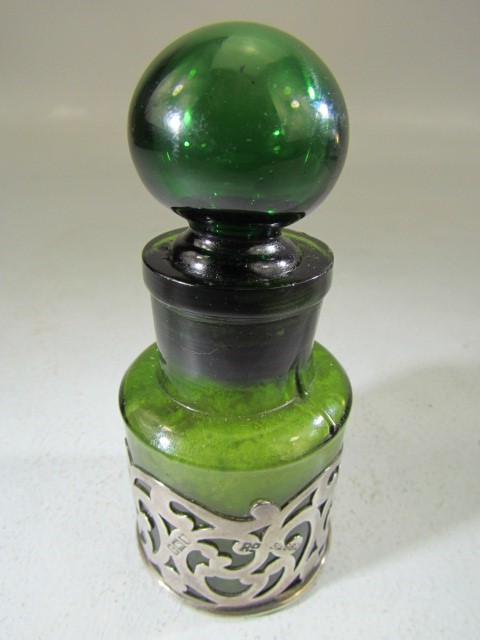 Antique green medicine bottle mounted with filigree silver work. Hallmarked for London 1902. - Image 2 of 4