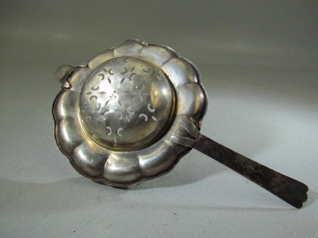 Hallmarked silver Tea Strainer by Pinder Brothers, Sheffield 1924. Approx weight - 36.6g - Image 3 of 4