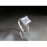 18ct Princess Cut diamonds of approx 1.75cts. Approx weight 3g - UK - M