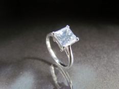 18ct Princess Cut diamonds of approx 1.75cts. Approx weight 3g - UK - M