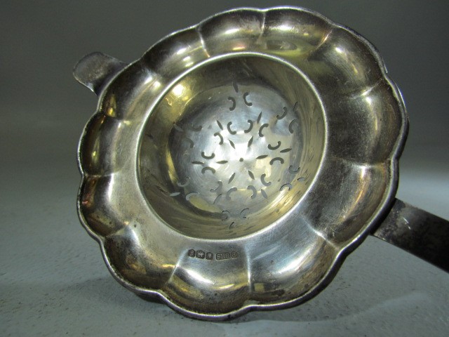 Hallmarked silver Tea Strainer by Pinder Brothers, Sheffield 1924. Approx weight - 36.6g - Image 2 of 4