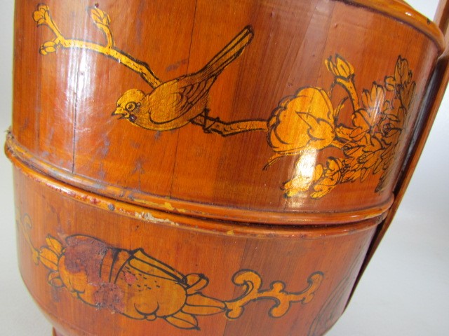 Chinese rice bucket with teo compartments and decorated with Gilt Birds and flora, - Image 2 of 7