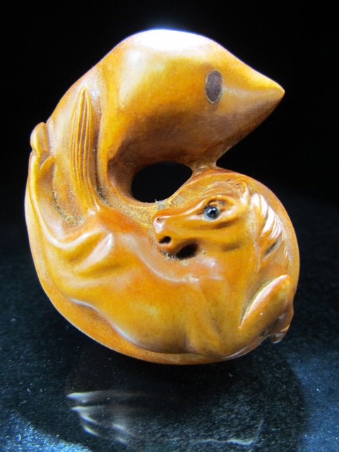 Japanese boxwood Netsuke in the form of a horse. Signed under - Image 3 of 5