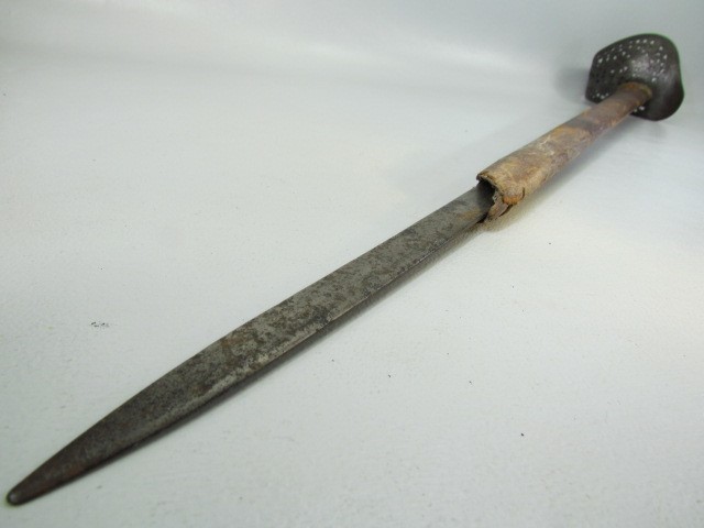 Antique officers sword with carved metal hilt and sharkskin handle. Leather scabbard A/F - Image 4 of 4