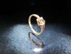 9ct Gold hallmarked Lovers Knot ring (size O)