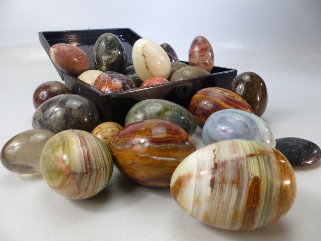 Large selection of semi precious stone eggs - Image 3 of 5