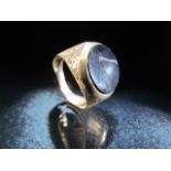 9ct Gold large Onyx stone ring (total weight approx 10.8g) Size UK T