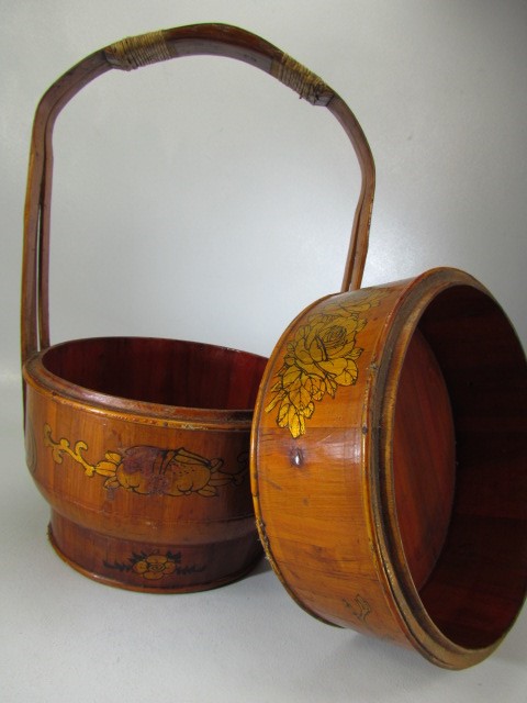 Chinese rice bucket with teo compartments and decorated with Gilt Birds and flora, - Image 3 of 7