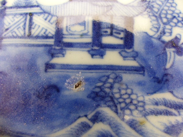 Oriental Blue and White miniature platter. Decorated with scenes of Pagoda's and men fishing. - Image 9 of 9