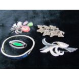 Silver (925) selection of brooches to include ones set with marcasite
