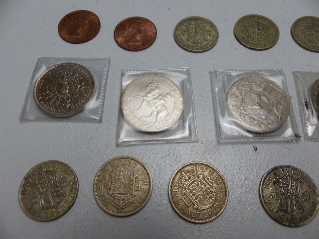 Collection of Crowns and Half crowns to include one Pre 1920 dated 1917. - Image 2 of 6