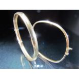 Two 9ct Gold Bracelets one plain & the other pressed decoration (approx weight 7.3g)