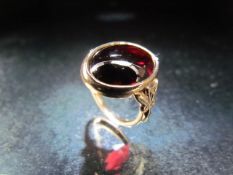 9ct Yellow Gold Garnet cabochon dress ring