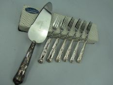 Cased fish slice - Harrison Brothers, sheffield 1970. Along with a set of 6 fish forks Sheffield.