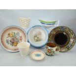 Selection of collectable pottery to include Wedgwood Keith Murray, Honiton pottery, along with a