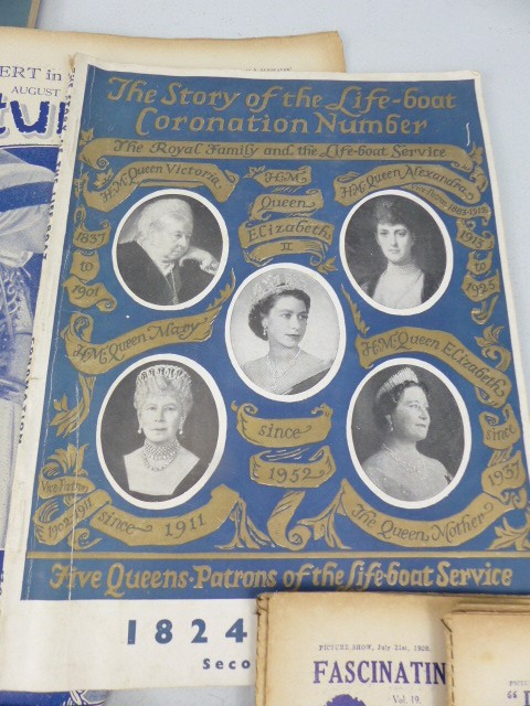 Selection of Vintage Pre-War Ephemera to include Magazines and booklets - Image 4 of 11