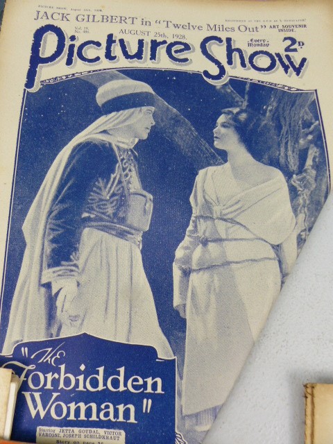 Selection of Vintage Pre-War Ephemera to include Magazines and booklets - Image 5 of 11