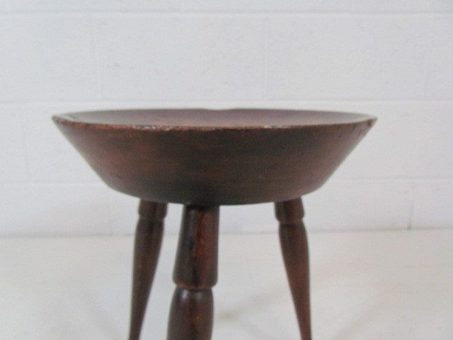 Antique turned wooden stool with writing to seat 'Sit ye Down' - Image 3 of 3
