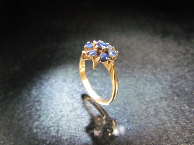9ct Gold Sapphire Starburst Ring - approx size N - Image 2 of 3
