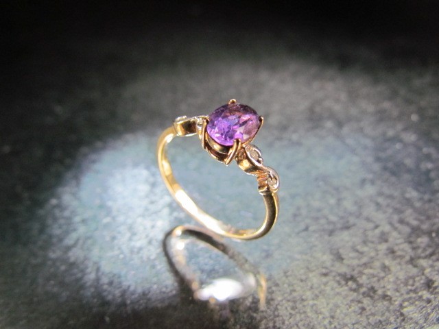 Amethyst and Diamond ring in 9ct Gold - approx size uk - N 1/2 - Image 3 of 4
