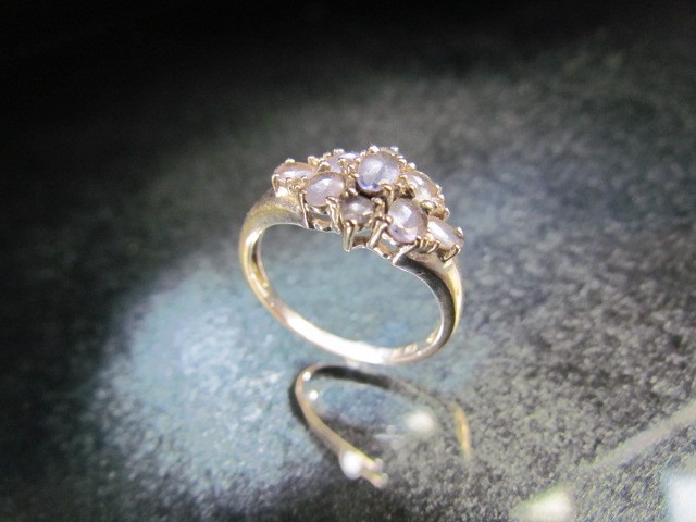 9ct Gold Tanzanite cluster ring in white gold. Approx size R - Image 2 of 4
