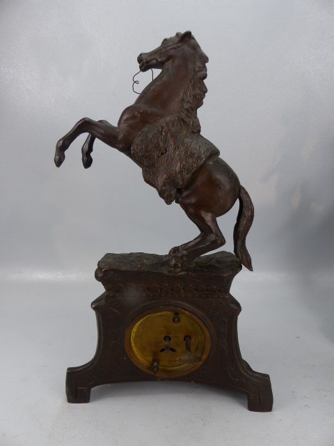 Bronzed French mantle clock with Marly style matching rearing horse garniture - Image 4 of 5