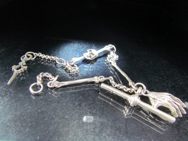 Silver Albert style watch chain set with skulls and crossbones - Image 3 of 3