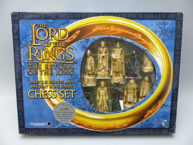 Three chess sets, boxed Lord of the Rings. - Image 4 of 4